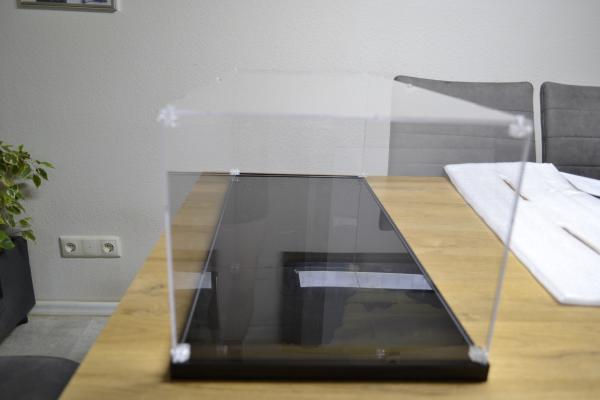 1:32 / Vitrine - Schaukasten für Maßstab 1:32, 2,7mm Stärke Acryl, blockiert über 90% UV-Licht (NEW Version) - Kopie